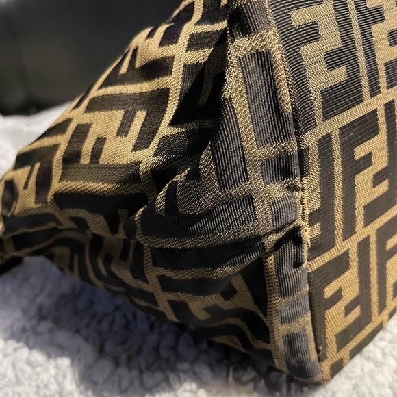 Fendi small bag SOLD - Picture 4 of 11